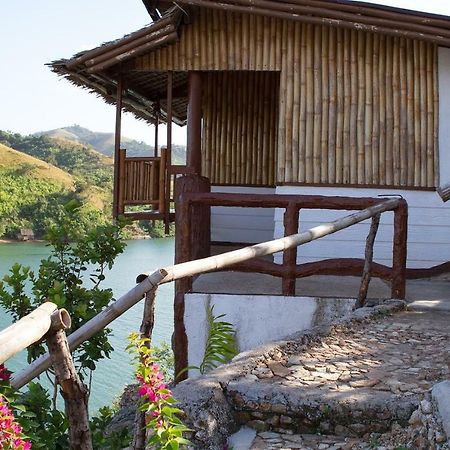 Borac Bay Bungalows Hotel And Resort Экстерьер фото